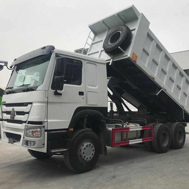
                Tri Axle Dump Trucks HOWO Sinotruk 6X4 10 Wheels 371HP 18m3
            