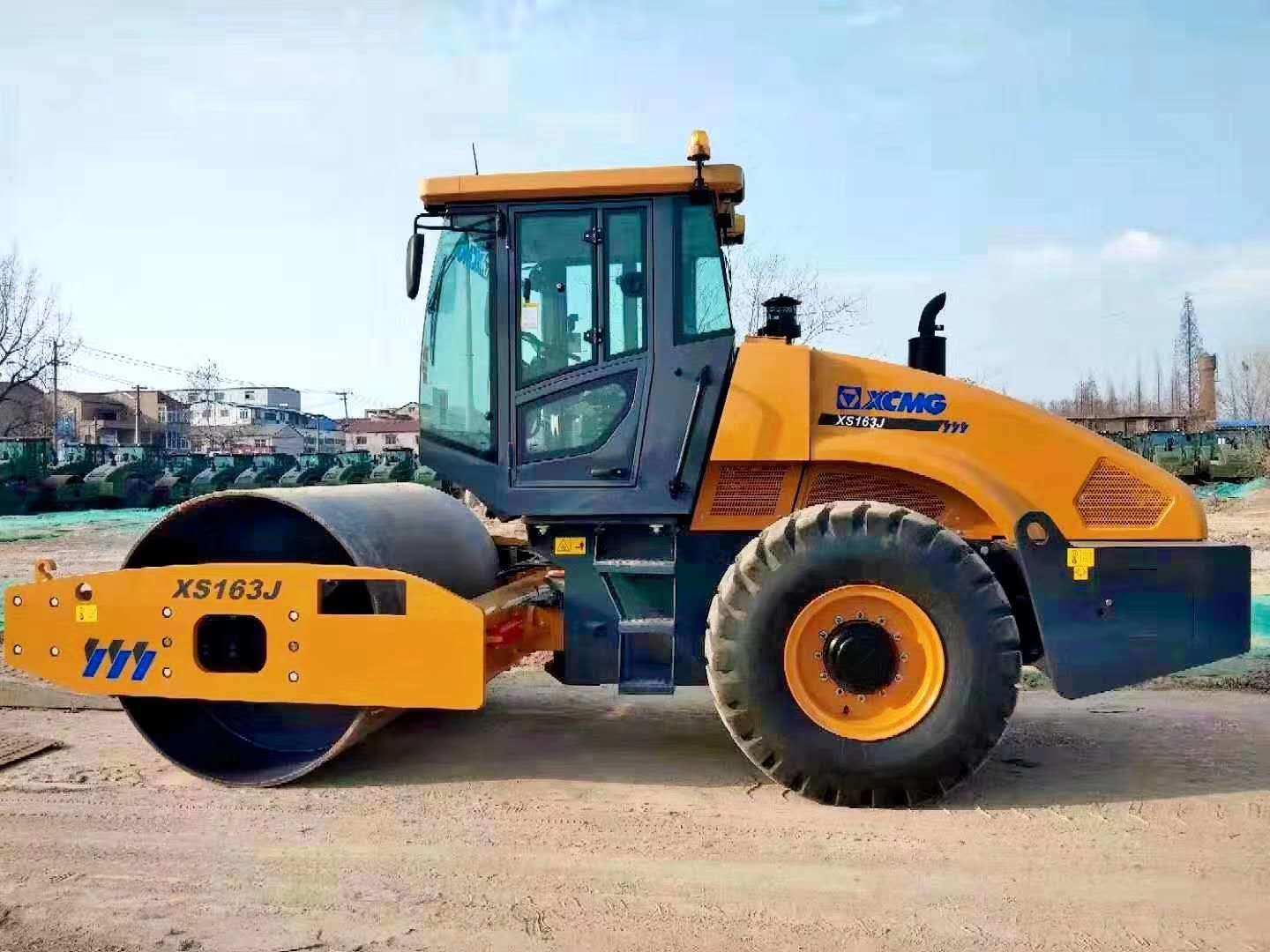 Xuzhou Hot Sale 16 Ton Xs163j Single Drum Vibratory Road Roller in Argentina