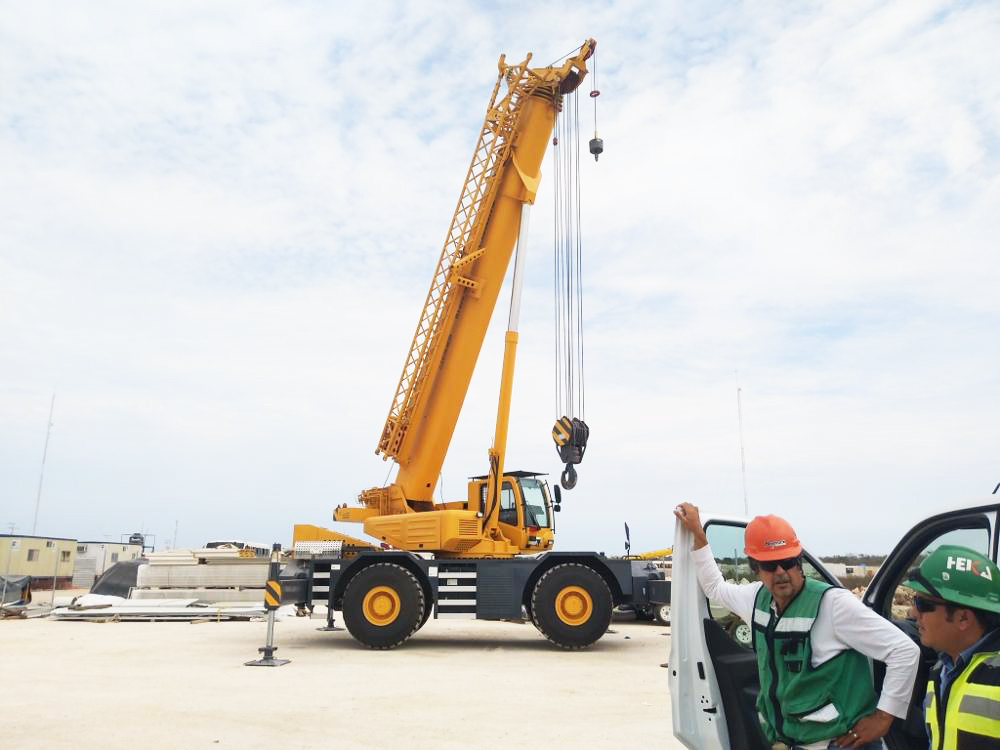 
                Máquinas de Xuzhou Xcr70 Rt Crane Terreno Irregular o guindaste para venda
            