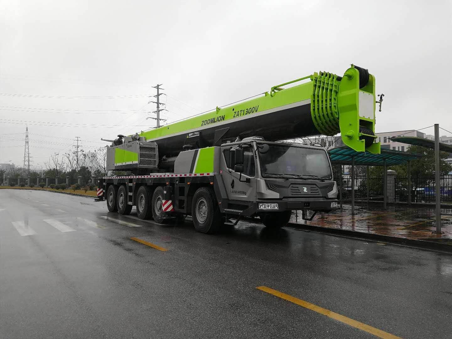 Zoomlion 130ton Heavy Mobile Truck Crane Za1300V753 All Terrain Crane