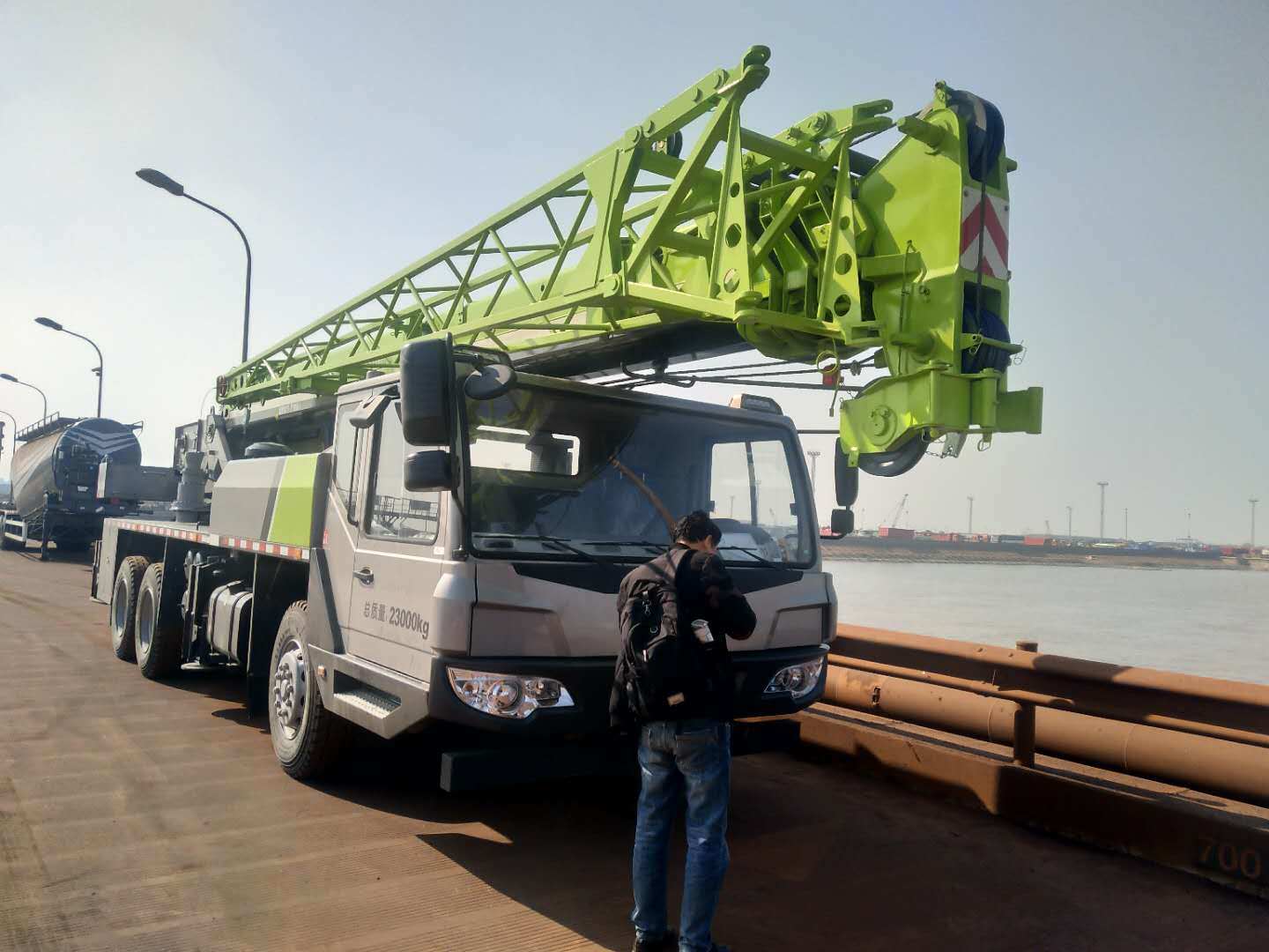 Zoomlion 16ton Mobile Crane Telescopic Boom Truck Crane Ztc160V for Sale