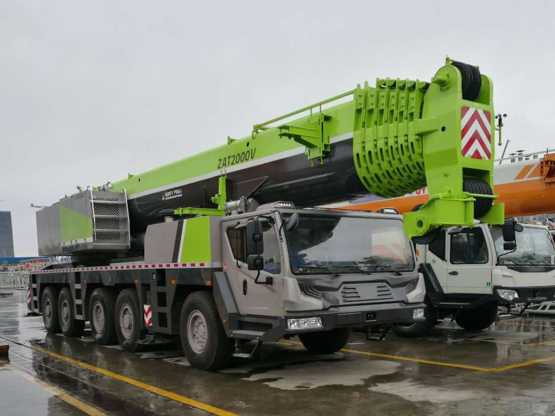 
                Zoomlion 200 tonnes Chariot de grues de la rampe de 72m Zat2000 grues tout-terrain
            