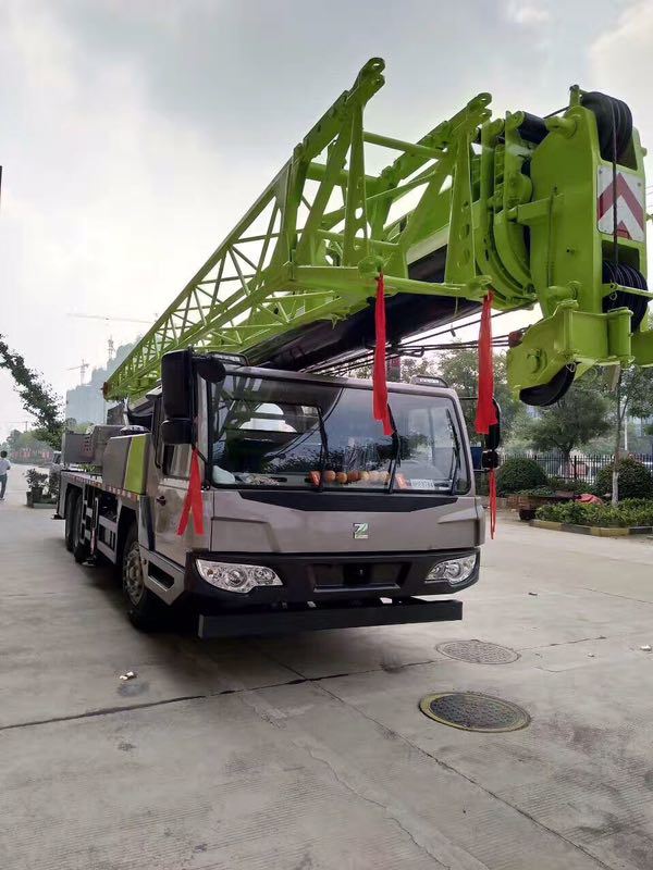 Cina 
                Zoomlion 25 Ton 50 Ton sollevamento idraulico della gru per autocarri mobili Gru per camion Ztc300h
             fornitore