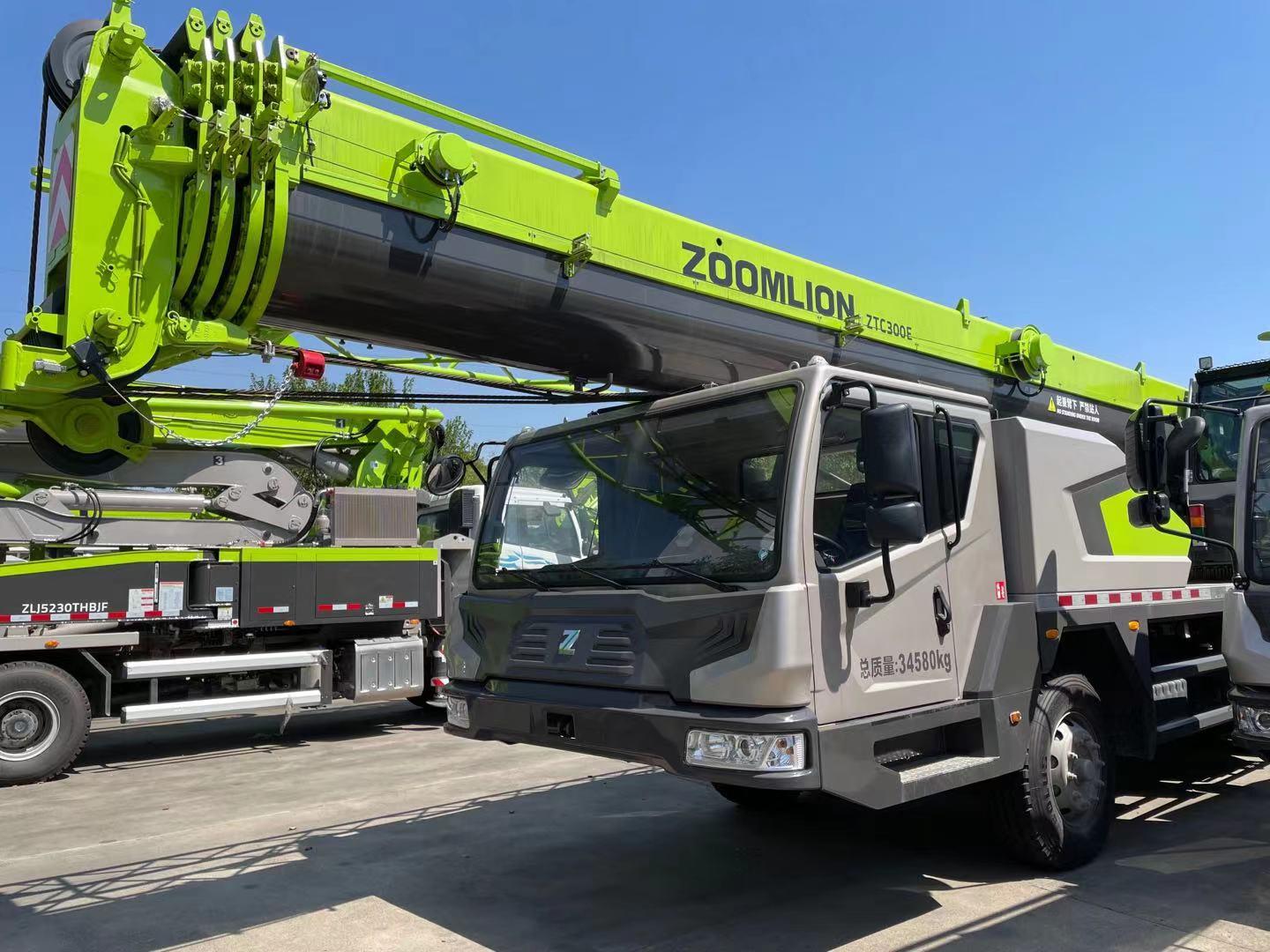 Zoomlion 30ton Mobile Truck Crane Ztc300V562 Hydraulic Crane for Sale