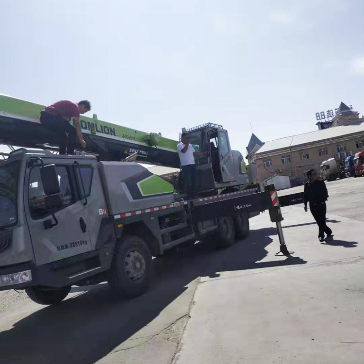 
                5 brazos de grúa Camión Zoomlion 25 Ton Ztc250e552
            