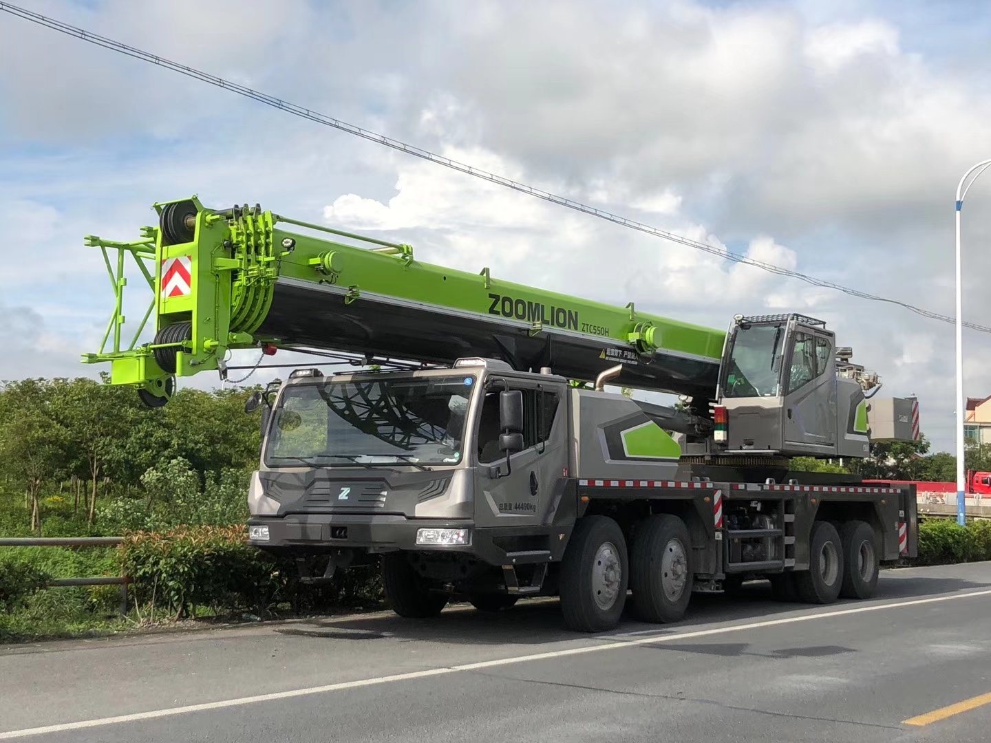 China 
                Zoomlion 55 Ton Grua móvel Qy55 - Ztc550e552 veículo rolante para venda
             fornecedor