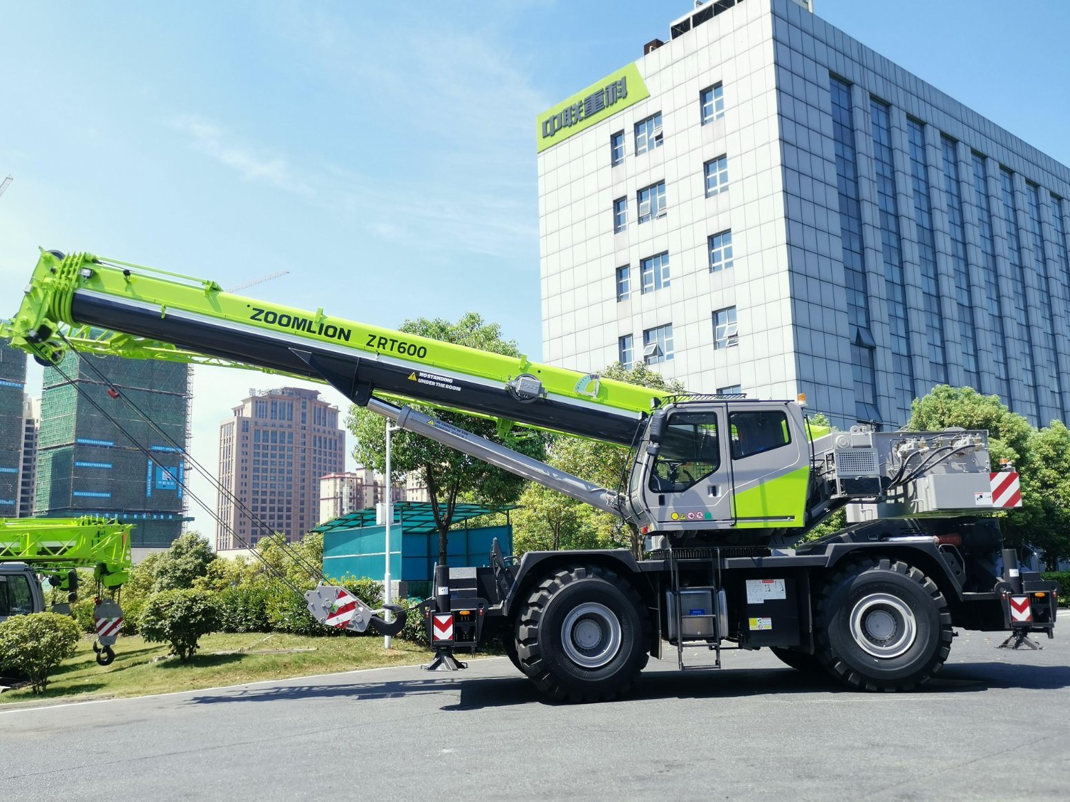 Zoomlion 60ton Rough Terrain Crane Zrt600 Mobile Crane with 62m Lifting Height