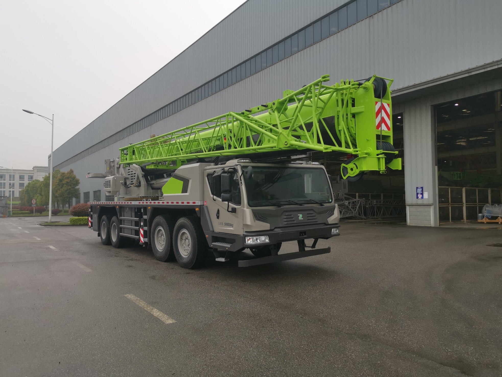 China 
                Zoomlion 80ton Hydraulic Truck Crane Ztc800e552 with 5 Section Boom
             supplier