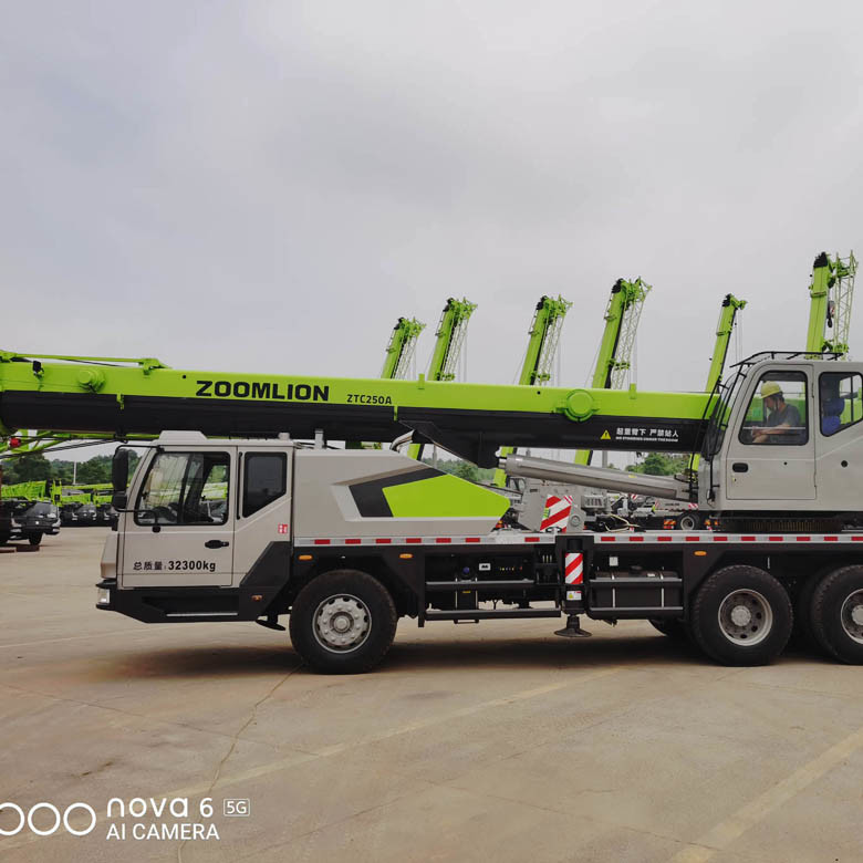 Zoomlion Ztc250A552 Truck Crane