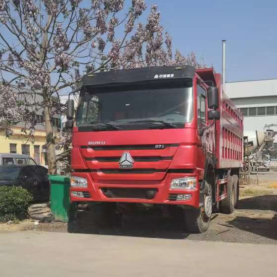 Cina 
                HOWO ha utilizzato 8X4 6X4 10 ruote 12 ruote dumper Autocarro ribaltabile per 30 t-50 t.
             fornitore