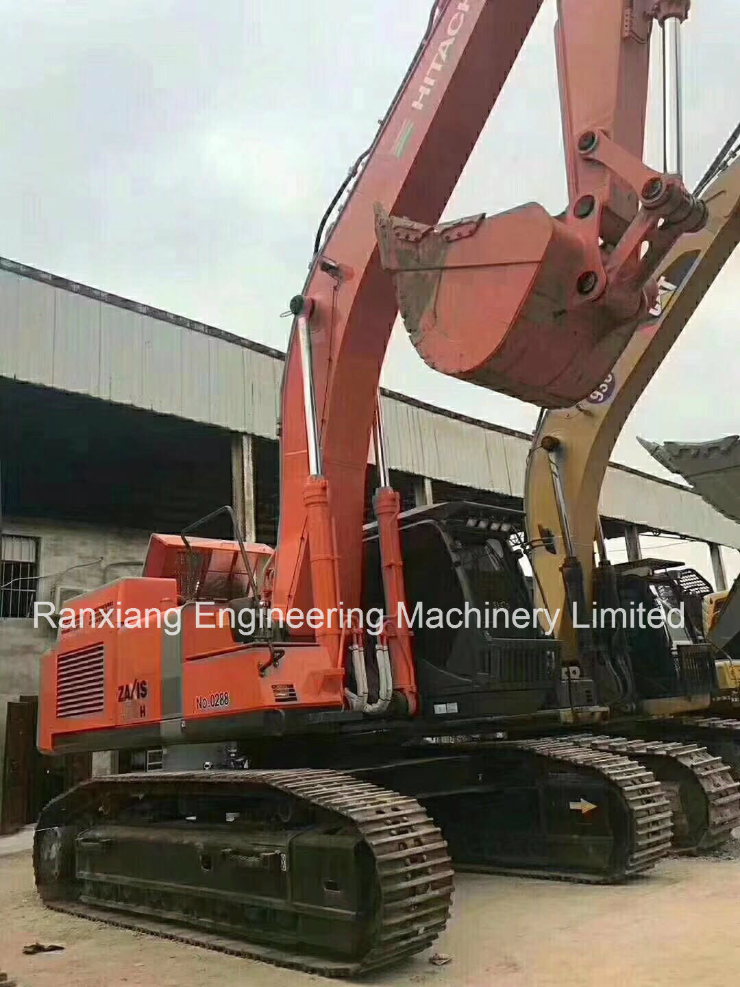 
                Japón utiliza maquinaria de construcción Hitachi ZX-470 excavadora de cadenas
            