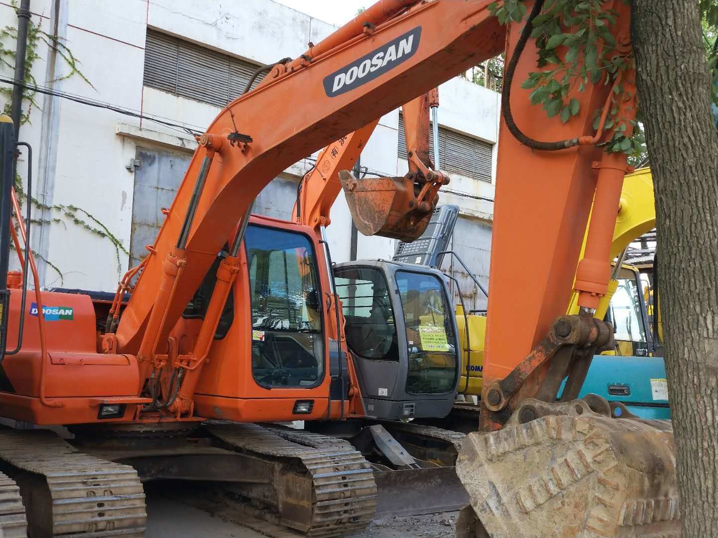 Used Doosan Dh150 Excavator Made in Korea Medium Excavator Cheap Price