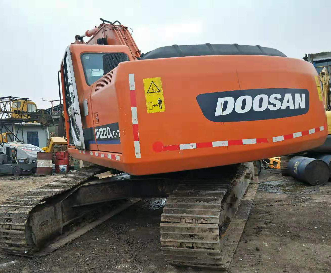 
                斗山油圧ショベル Dh220 Digger を高品質で使用
            