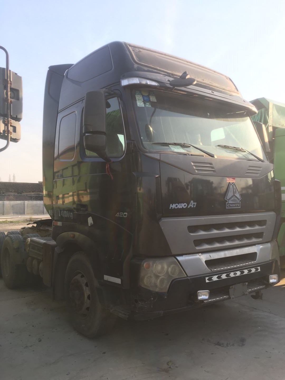 
                Usato HOWO A7 10 ruote 420 CV testa trattore/trattore
            