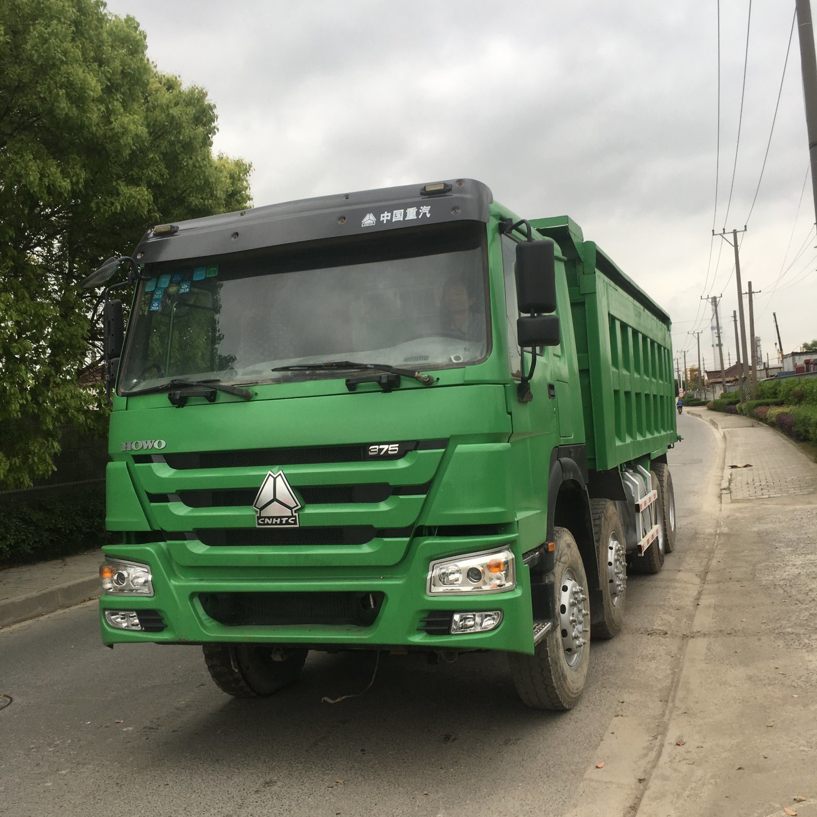 Chine 
                Utilisé HOWO 12 pneus de camion à benne avec climatiseur
             fournisseur