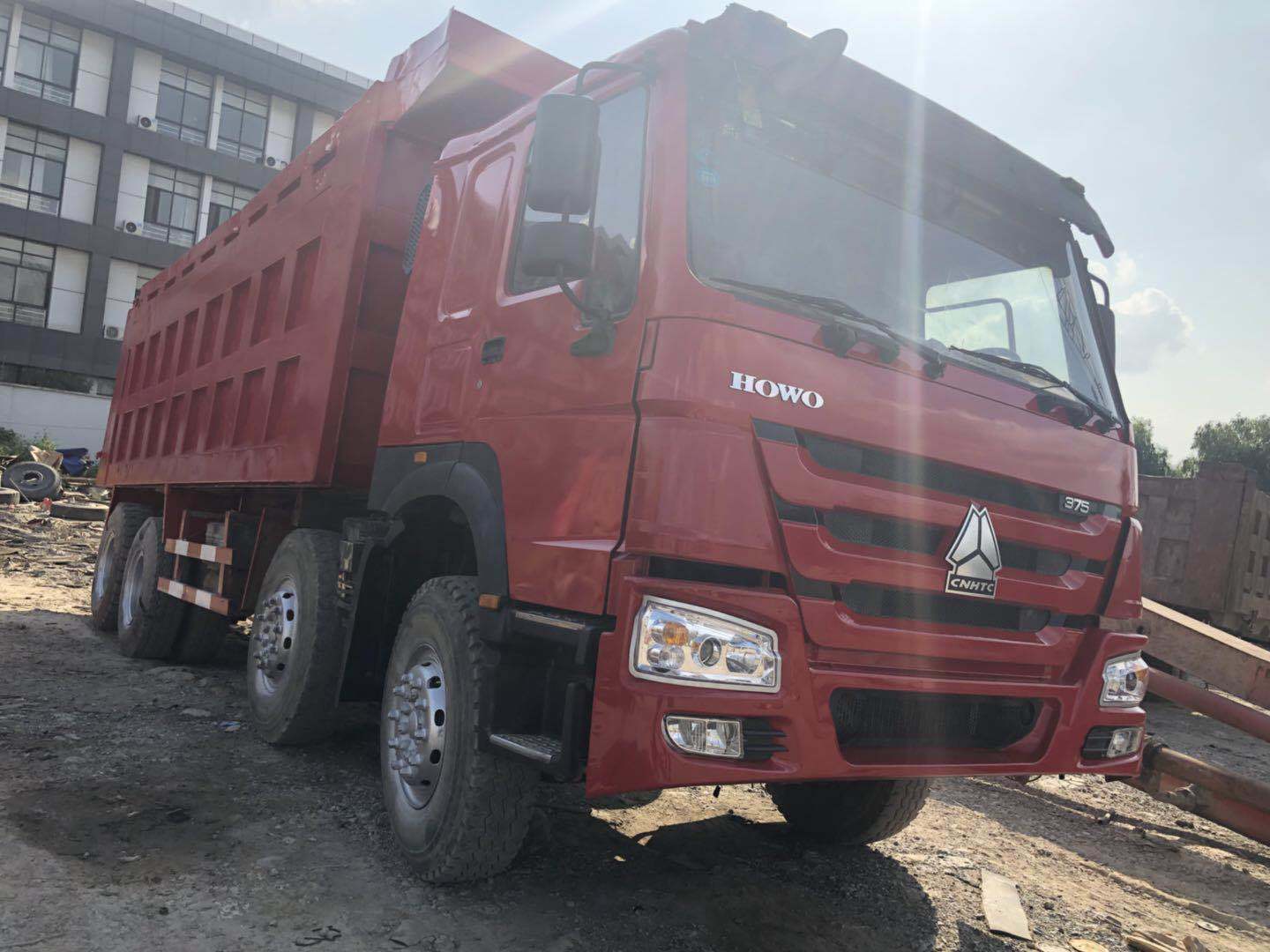 
                Utilisé avec le camion à benne HOWO 12 Pneumatiques // HOWO HOWO Camion-benne camion tracteur
            