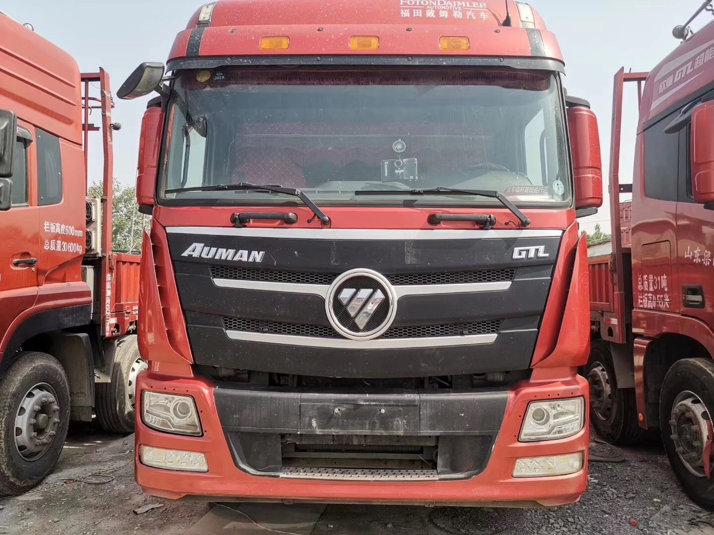 
                Gebruikt HOWO/JAC/Shacman/Foton/FAW/Iveco/Auman/Beiben 8*4 Heftrucks voor met Big-Cargo Box
            