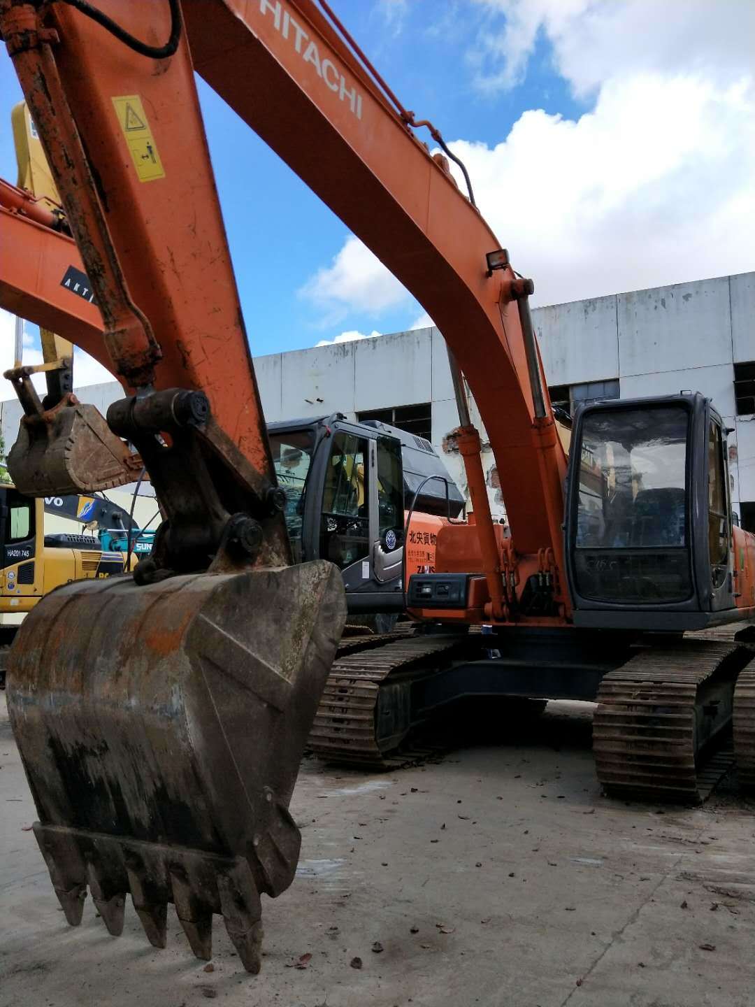 
                中古の日立 200-5 油圧ショベル、中古の日立 200 油圧ショベル
            