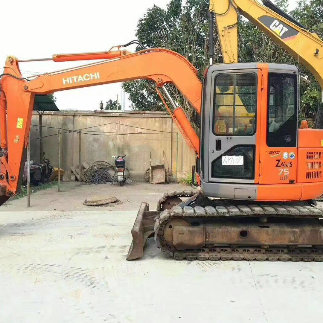 Used Hitachi Excavator Zx75 Small Excavator in Good Quality