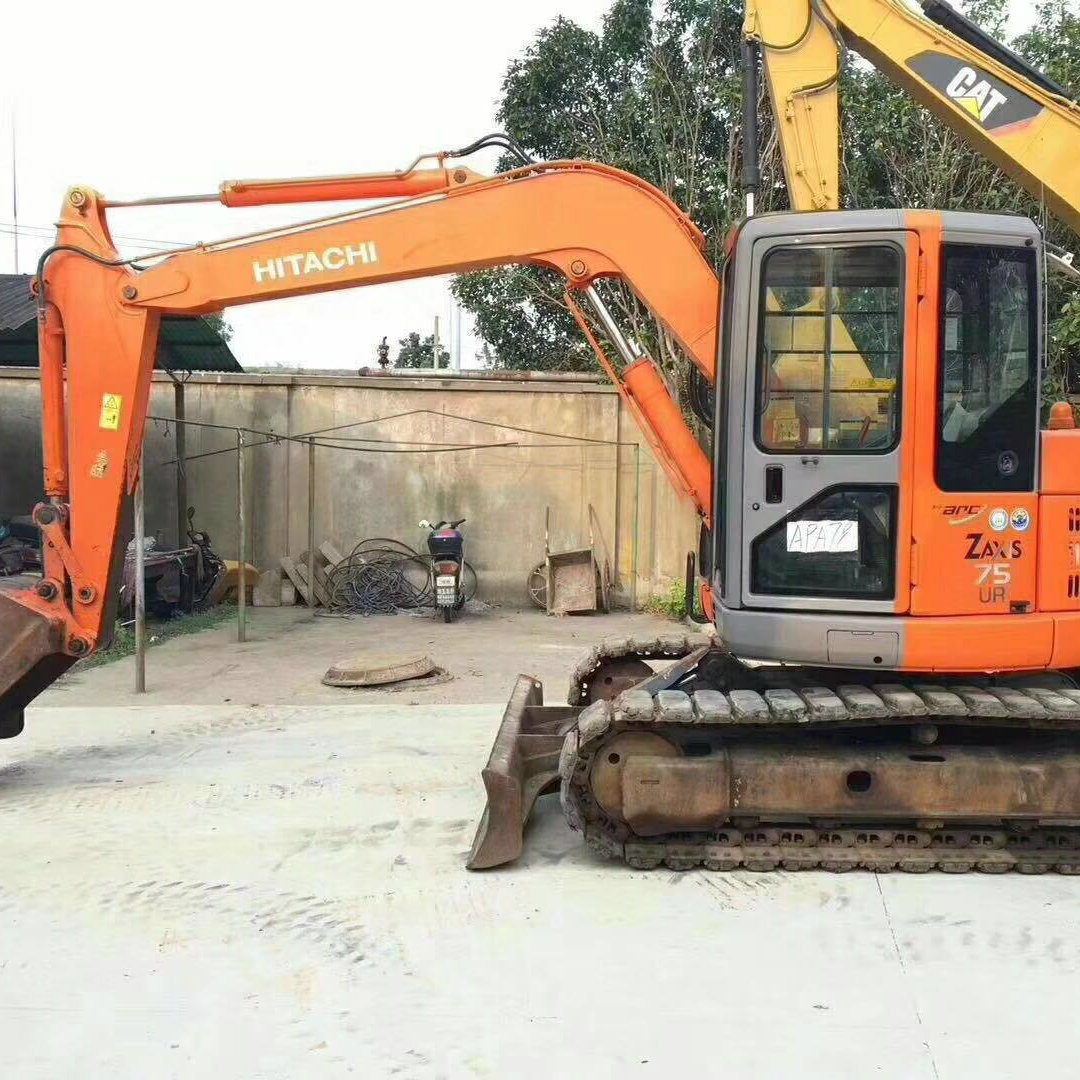 China 
                Used Hitachi Mini Small 7ton Excavator in Large Quantity
             supplier