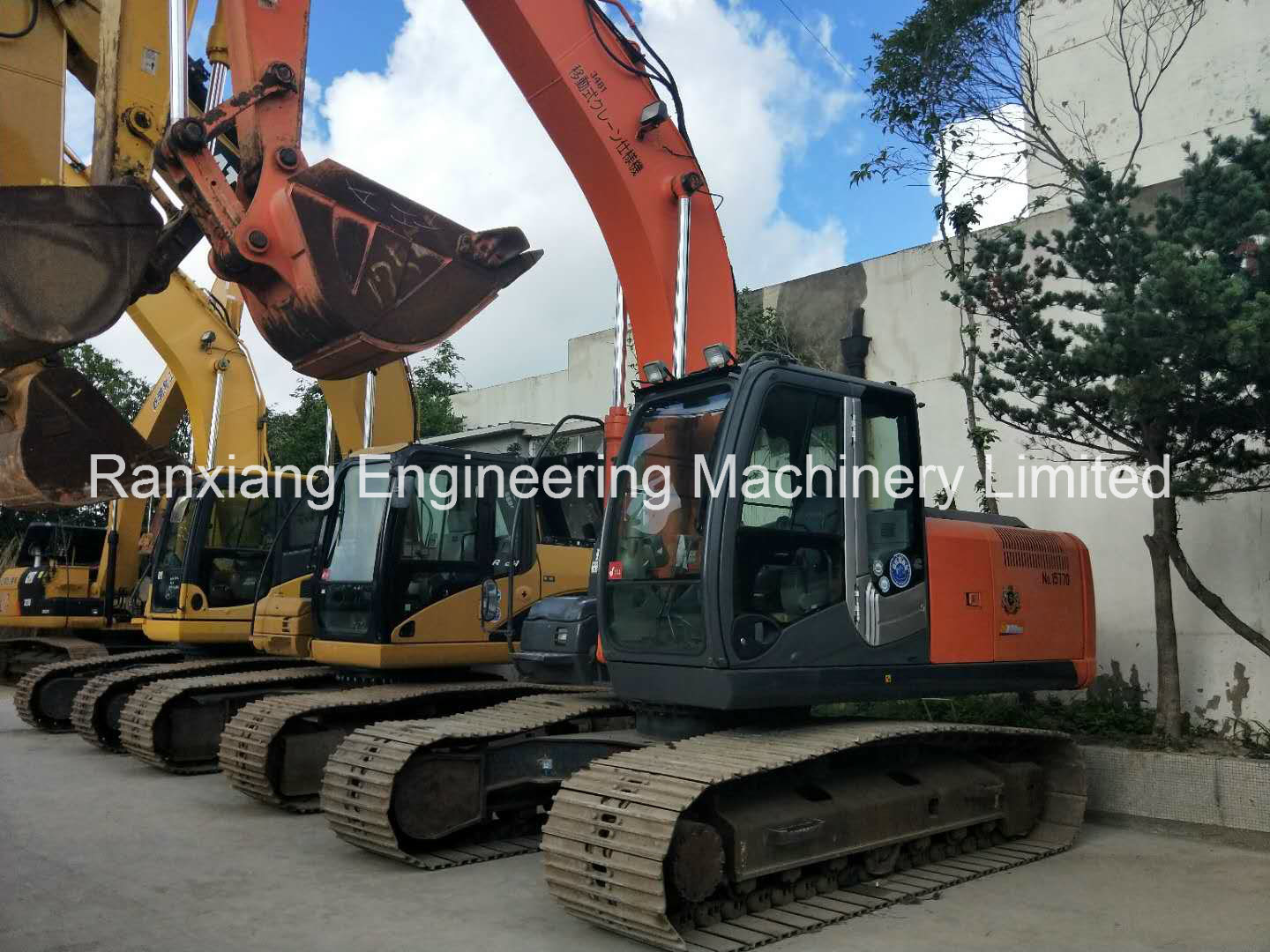Chine 
                Utilisé japonais 200-3 Hitachi Construction Machinery 20000kg pelle d′occasion
             fournisseur