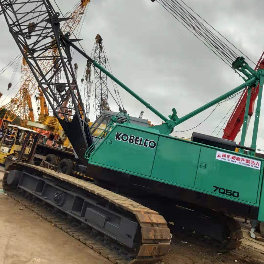 
                Utiliser une grue sur chenilles Kobelco 7050 / 50 tonne grue à chenille fabriqué au Japon
            