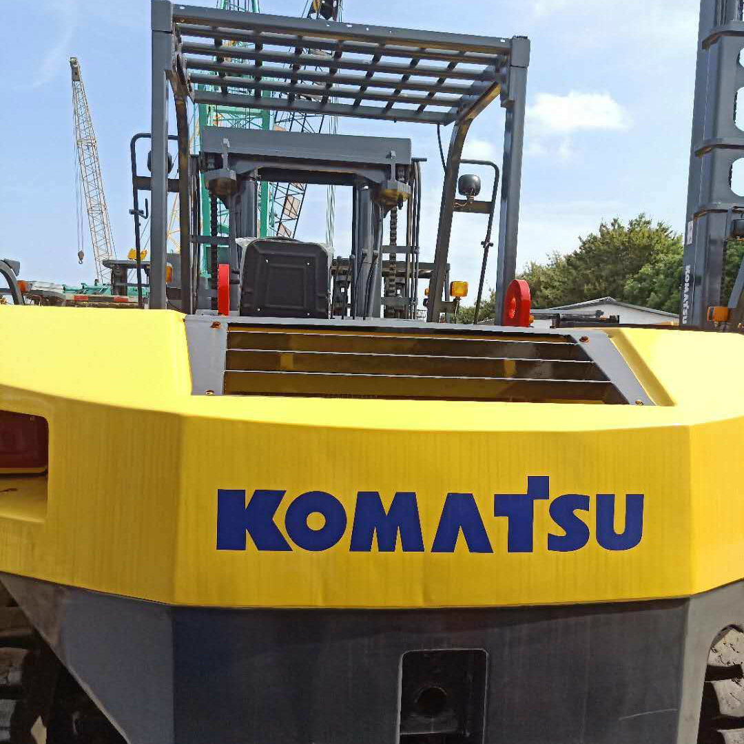 
                Usadas Komatsu 15ton carretilla elevadora en buenas condiciones.
            