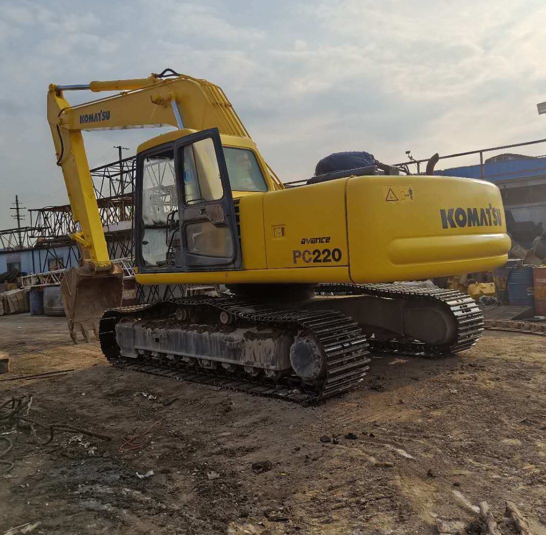 Used Komatsu PC220 Excavator in Good Working Condition