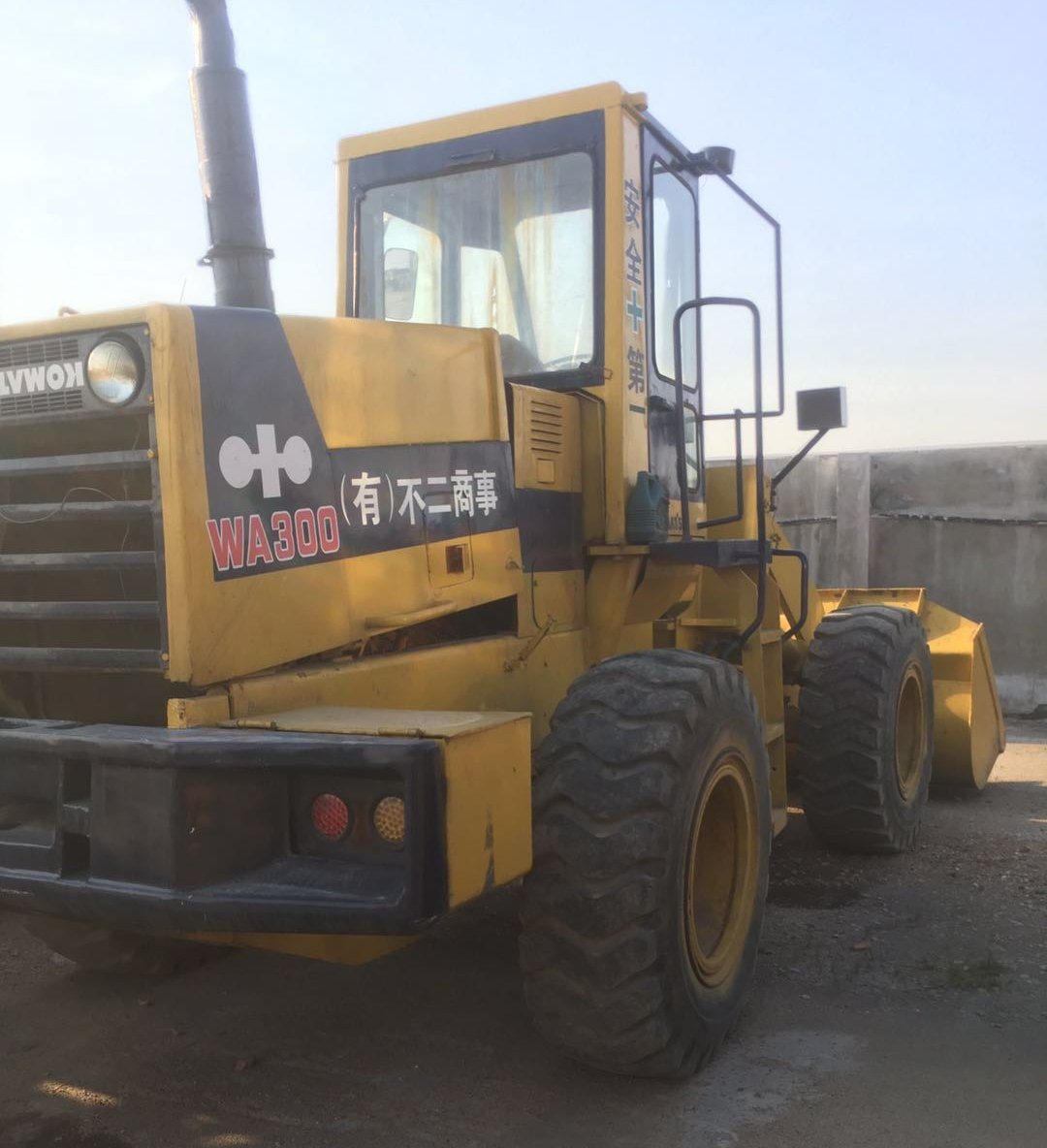 Used Komatsu Wheel Loader Wa300 in Good Condition