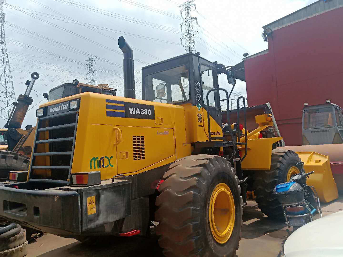 Cina 
                Usato pala gommata Komatsu Wa400, pala Komatsu Wa400
             fornitore