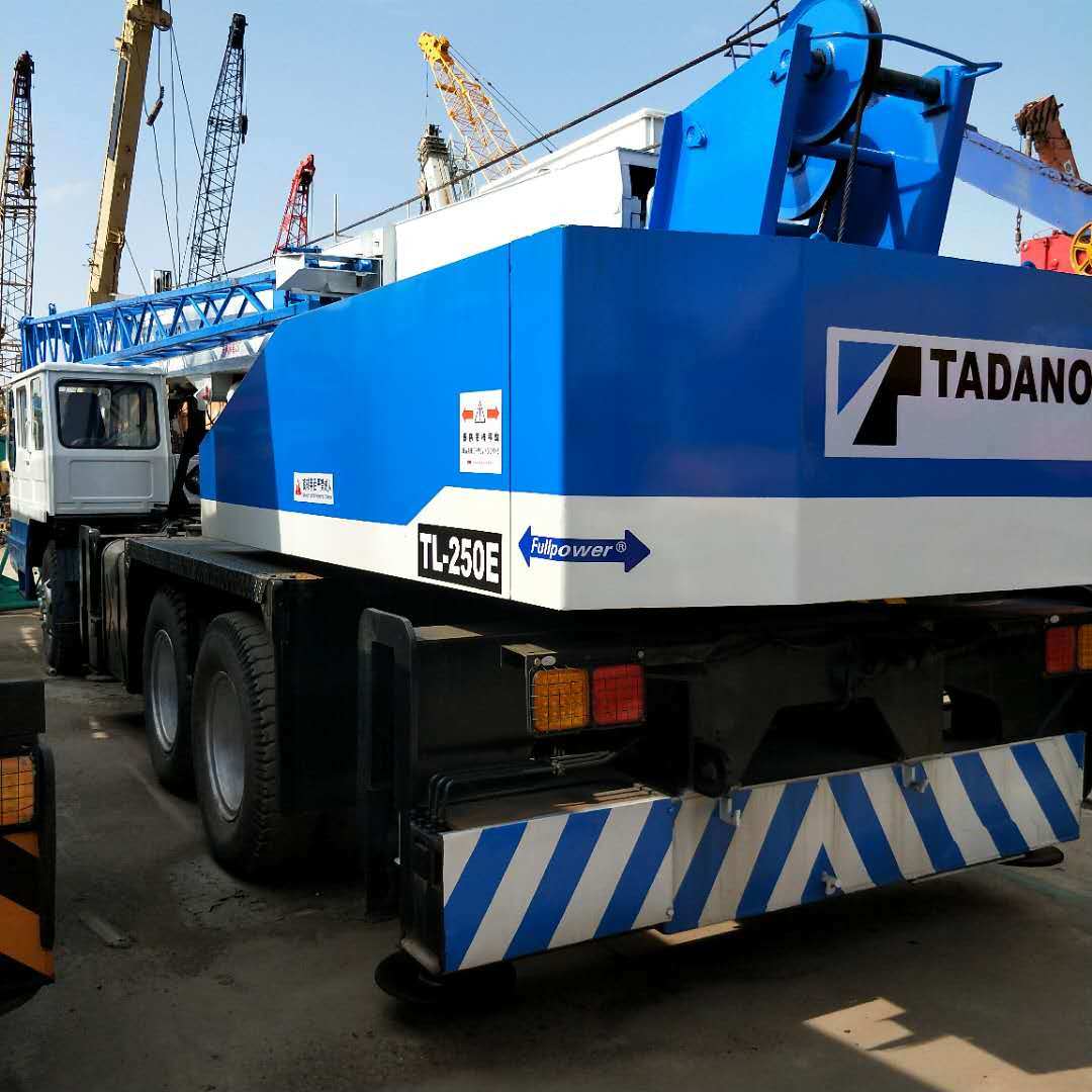 
                Gebruikte Tadano-kraan 25t Tl250e mobiele truckkranen 25t hijsen Machines
            