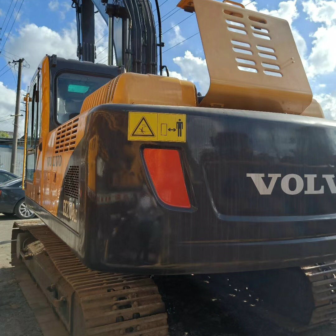 
                Volvo 210blc 油圧ショベルを良好な作業状態で使用した
            