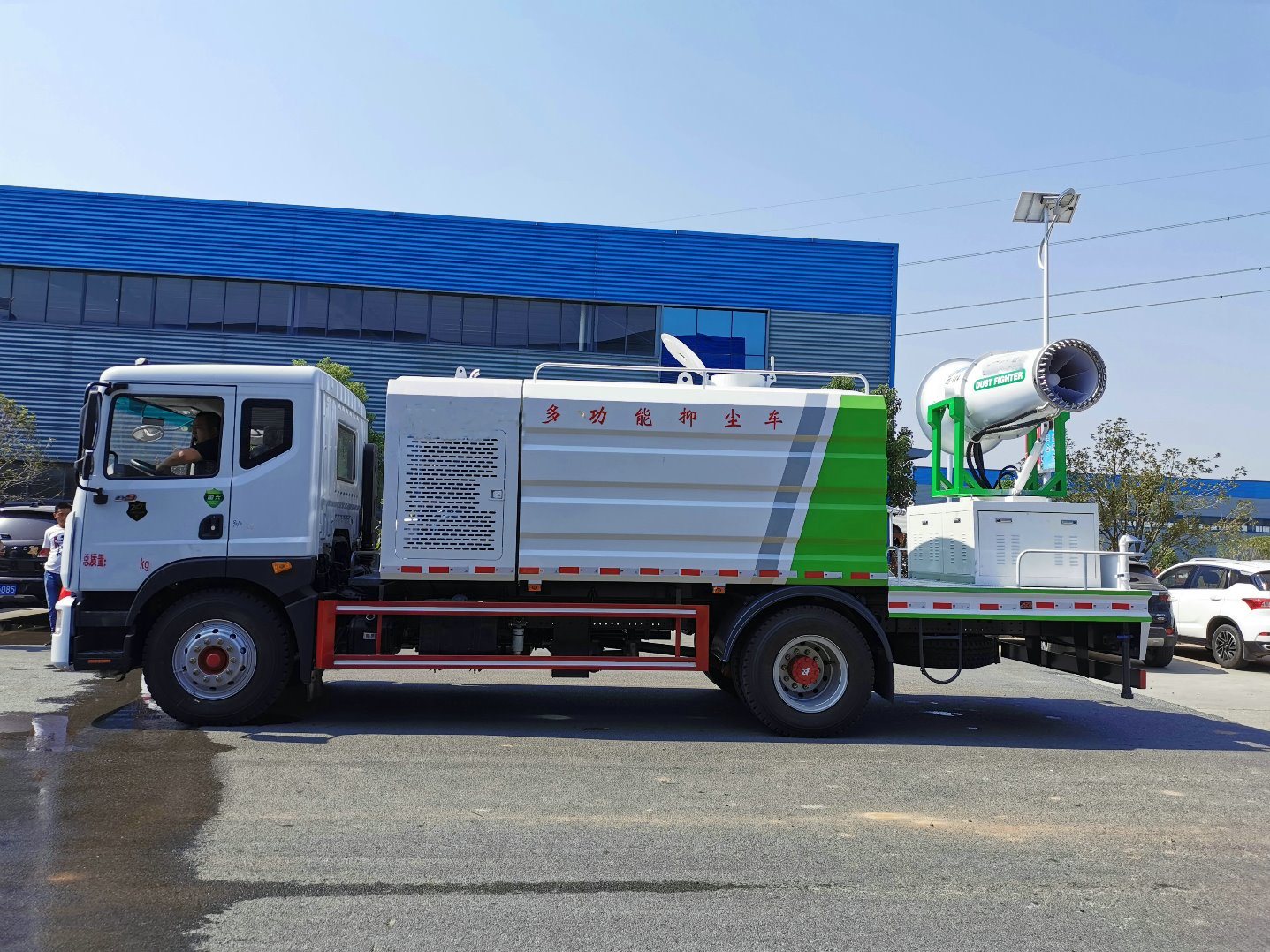 
                2000L caminhão-tanque Cidade a cidade de pulverização com desinfectante Watering Carrinho para venda
            