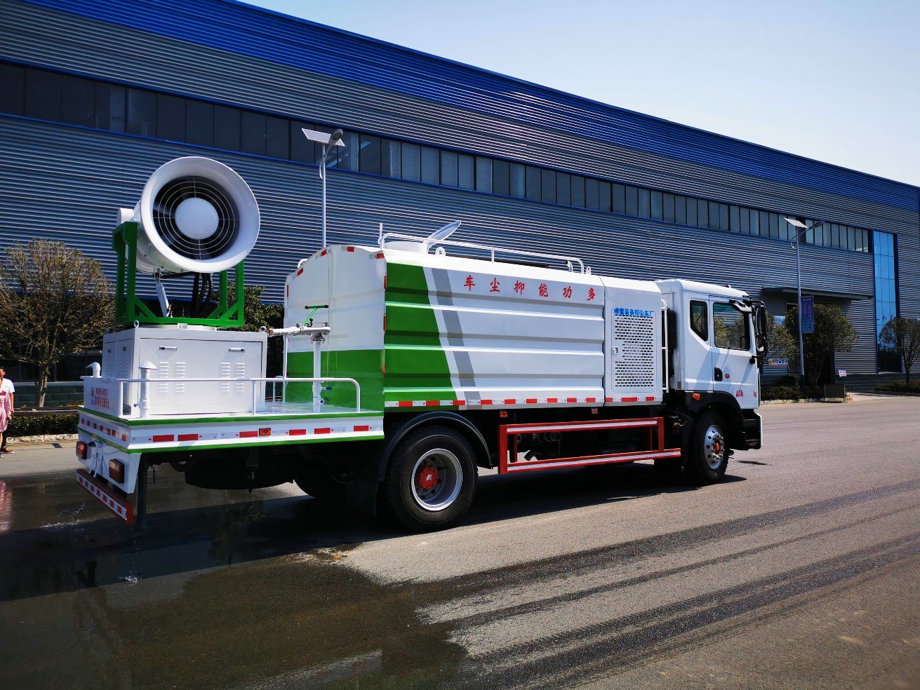 
                4X2 5m3 désinfectez le camion de pulvérisation pour la désinfection des épidémies
            