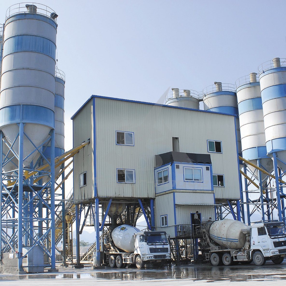 
                China 180m3/H Stationary Concrete Batching Plant with Good Price
            