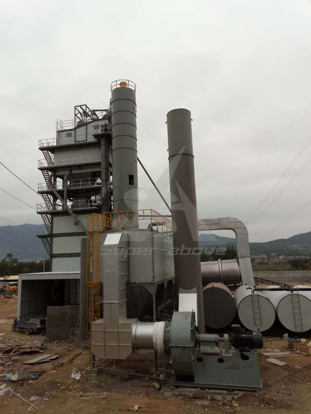 China 230tph Bitumen Mixing Batching Plant with Good Price