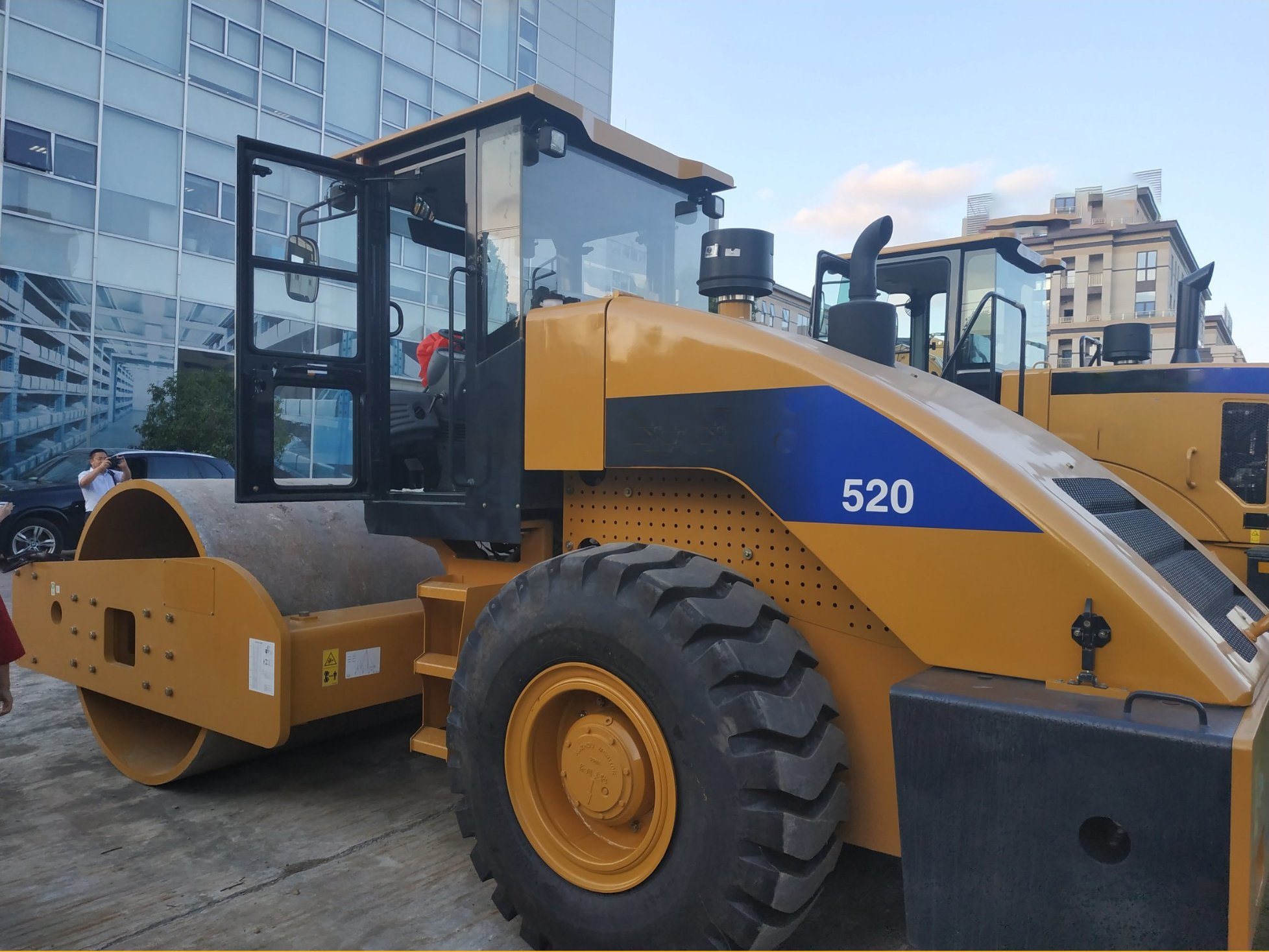 10 Ton Vibratory Roller Single Drum Xg6102 with Imported Engine to Spain