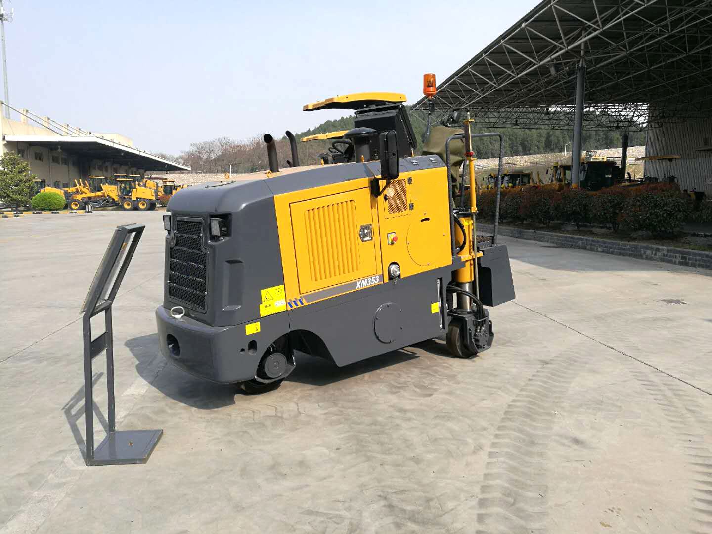 1000mm Asphalt Concrete Milling Machine Xm1003K with Competitive Price in Estonia