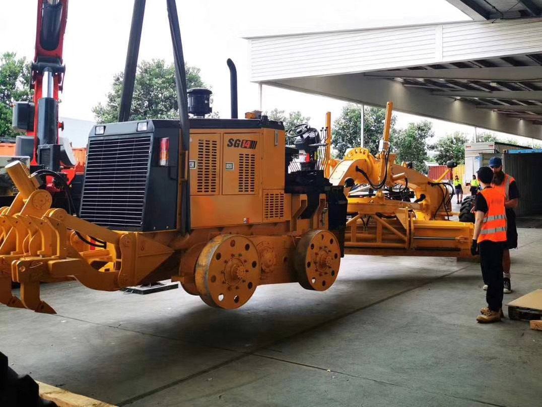 
                11,6 toneladas de 140CV Carretera Motoniveladora máquina SG14 con el desgarrador a Sudáfrica
            