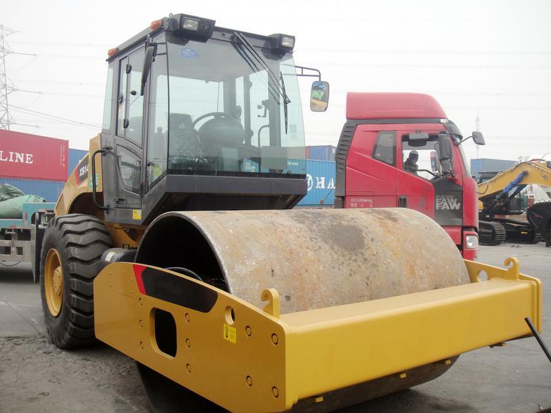 China 
                14 Ton Single Drum Vibrating Road Roller Xs143j
             Lieferant