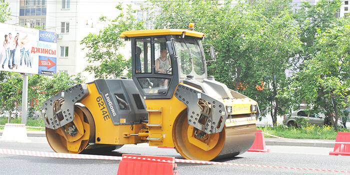 China 
                14ton Double Drum Road Roller 6214e 、 119kw/2200rpm エンジン出力
             supplier