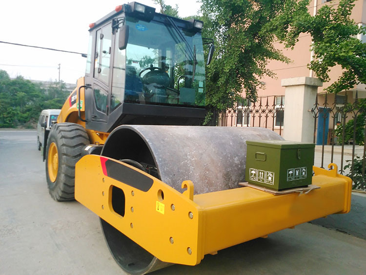 
                16 Ton Estrada vibratório Roller Xs163j único Compactador de tambor para a Malásia
            