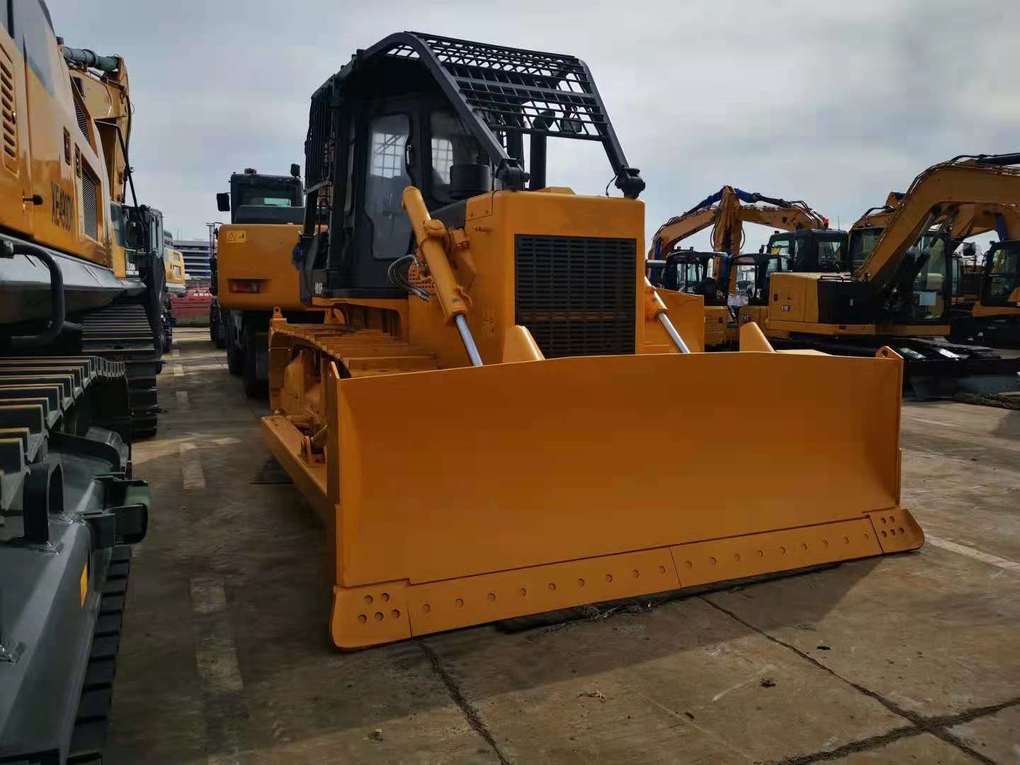 160HP Forest Crawler Bulldozer with Winch Three Teeth Ripper HD16f HD16