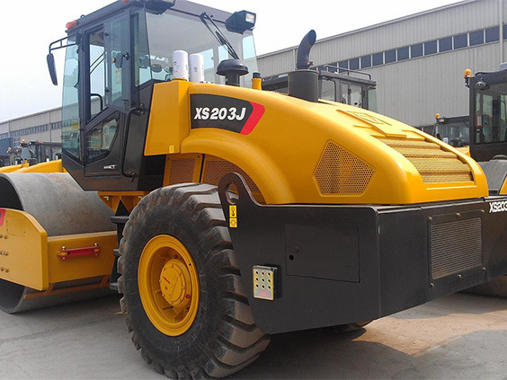 China 
                20 Tonnen Single Drum Vibrations Road Roller Xs203j mit abnehmbar Taxi nach VAE
             Lieferant