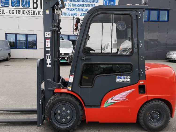China 
                25 Ton Heavy Duty Forklift Heli Cpcd250 Brand New Diesel Forklift for Sale
             supplier