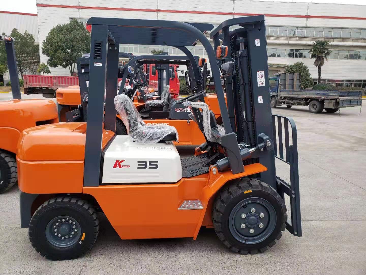 3.5 Ton Diesel Forklift Cpcd35 with Closed Cabin in Low Price for Sale