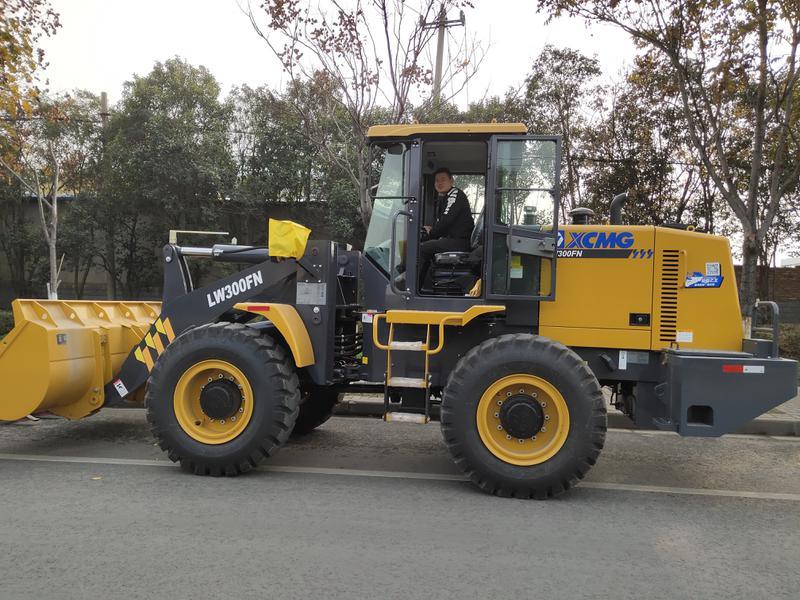 3 Ton Mini Wheel Loader with 1.8 Cbm Bucket (Lw300fn)