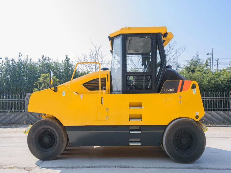 China 
                30 ton Pneumatic Rubber Tire Road Roller 6530e naar Koeweit
             leverancier