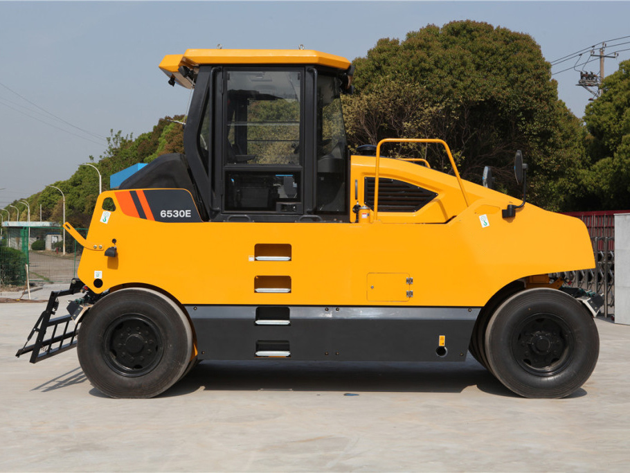 30ton Pneumatic Rubber Tire Road Roller 6530e with Excellent Engine to Algeria