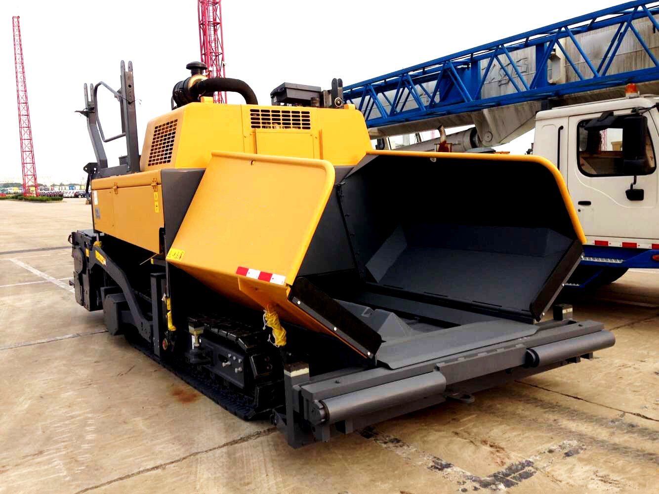 4.5m Crawler Asphalt Paving Equipment Asphalt Paver Sap45c-8 Sap45c-8we for Sale